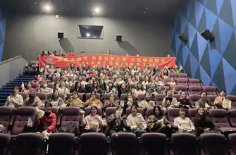 春光与你们都是这天下最好的风物，，节日快乐！